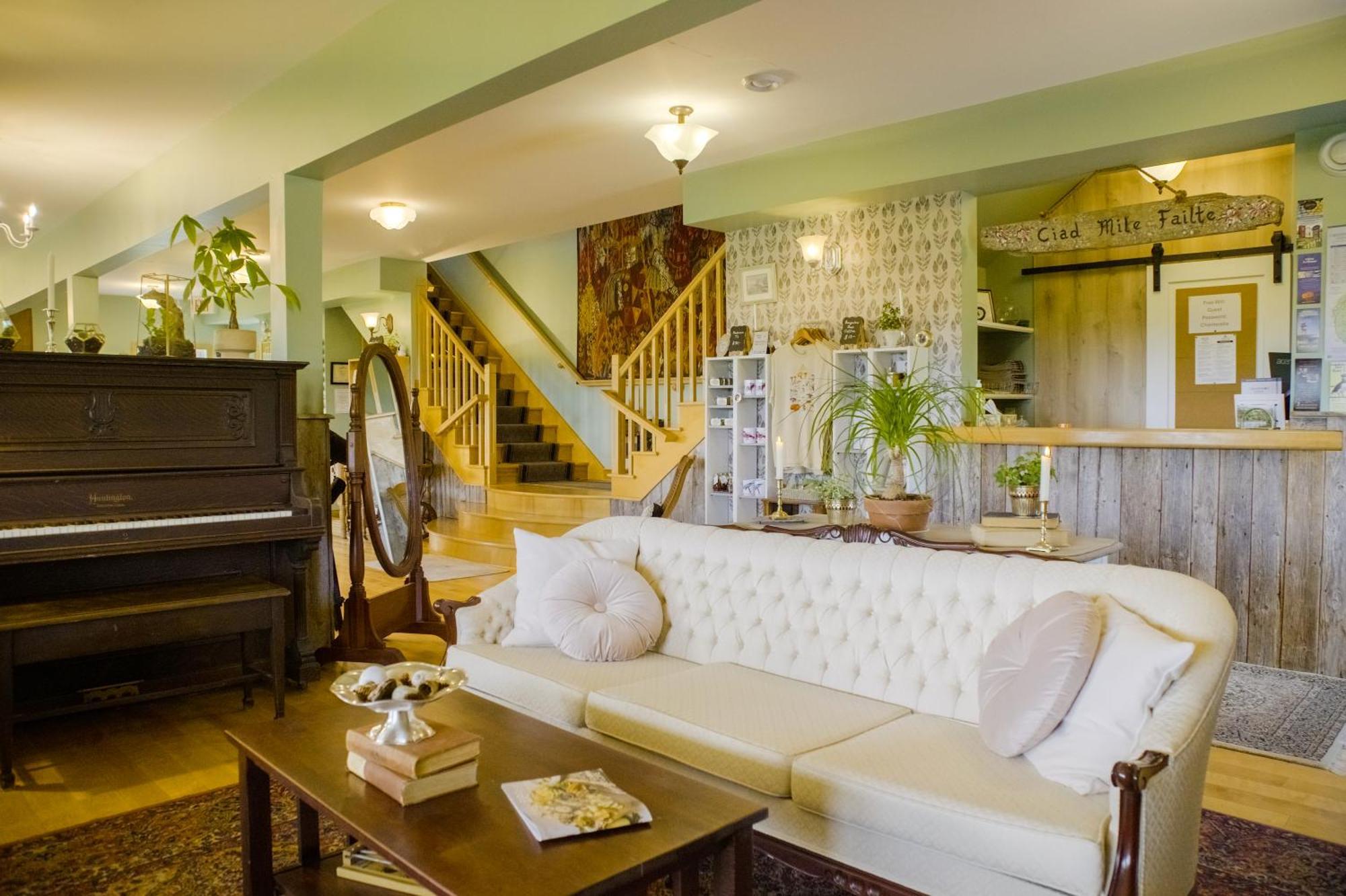 Chanterelle Inn & Cottages Baddeck Exterior photo